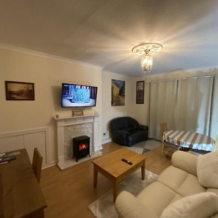 Kilwinning Private Lounge And Double Room מראה חיצוני תמונה