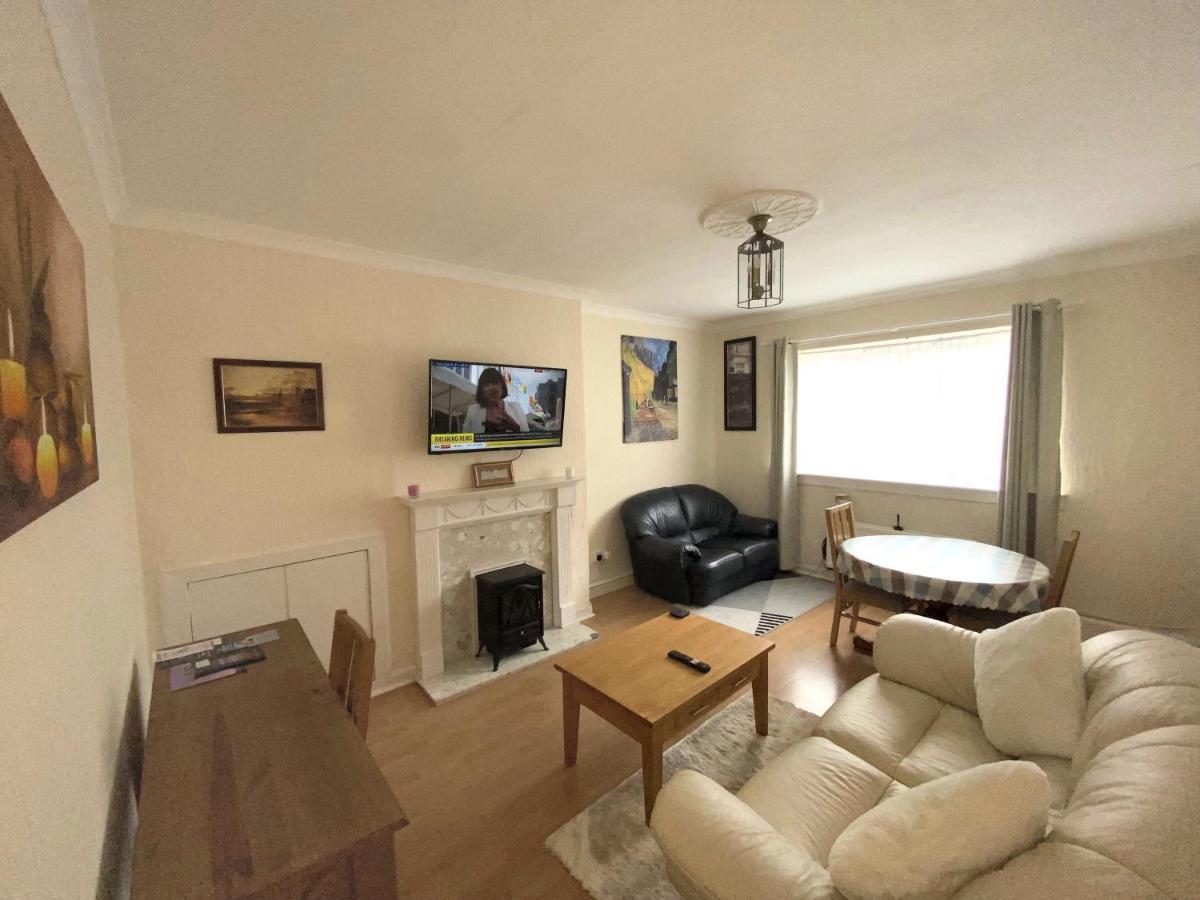 Kilwinning Private Lounge And Double Room מראה חיצוני תמונה
